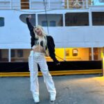 Ava Max Instagram – The snacks in Norway are lit, also sorry not sorry for bringing you on stage @tixmusic 😅
