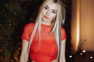 Ava Max Instagram - After show winedown 🍷 🎈