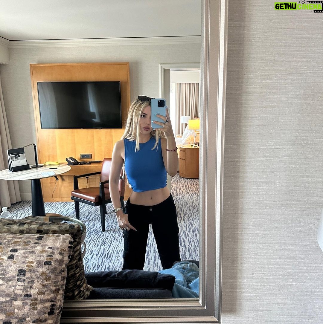 Ava Max Instagram - We kicked off the fourth show in Philly with some good ol’ fashion seasonal allergies!! Wooooooo 🍭💎💙 ( on a serious note y’all were wild Philly… & theirs maybe another pic in their from pride in Pittsburgh cuz I still can’t get over you) Philadelphia, Pennsylvania