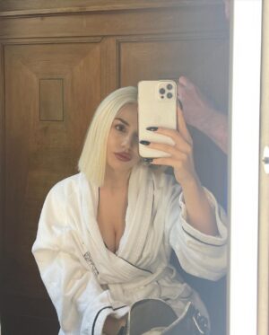 Ava Max Instagram - See you tonight Hamburg 🥰 I’ve had such a fun past few days here working on something special 😉
