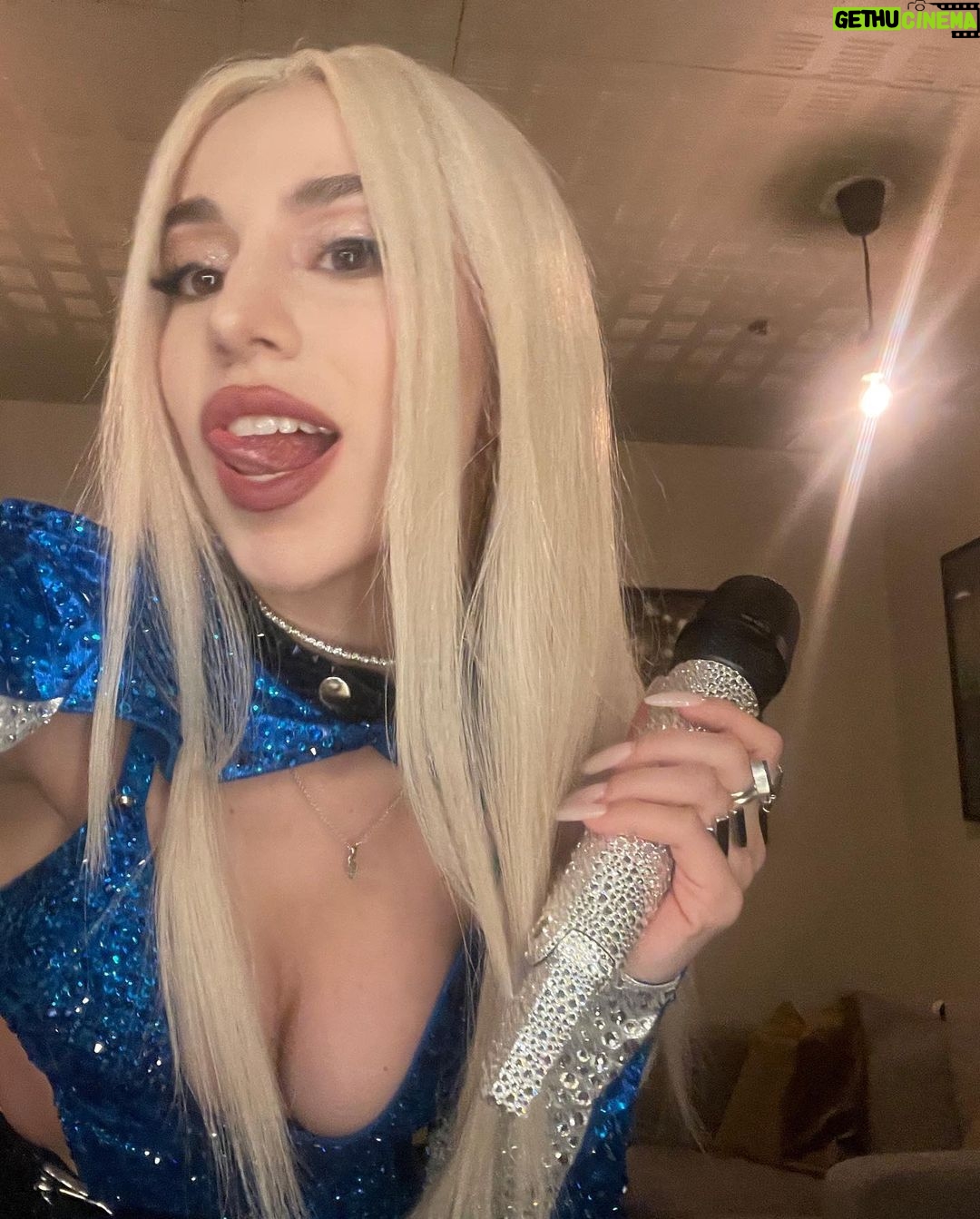 Ava Max Instagram - Tour tour tour!!!!!!!! Stockholm… Oslo… y’all were so incredible x love you with all of my heart ♥️ Brought a special guest on stage w me tonight for sbp @tixmusic 🙃