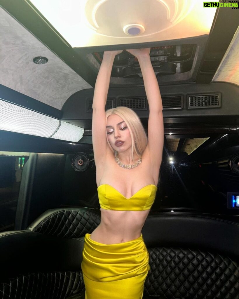 Ava Max Instagram - Follow the yellow brick road… 💛 New York, New York