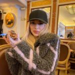 Ava Max Instagram - Paris 🖤