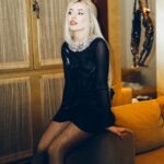 Ava Max Instagram – Diamonds on my neck 💎 LaFringalle