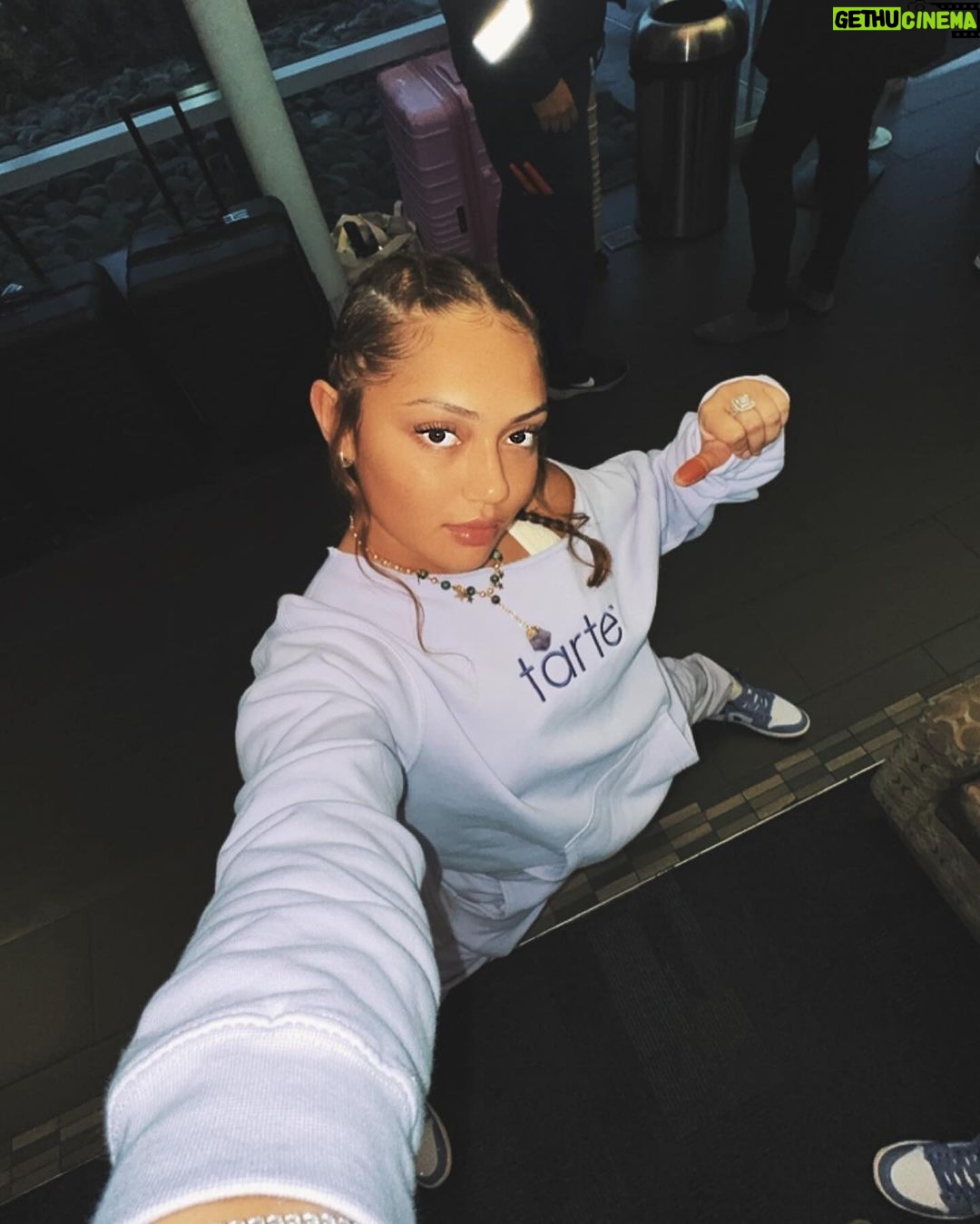 Avani Instagram - gonna be blessing ur feeds for the next 4 days đĨđī¸đŠī¸đ