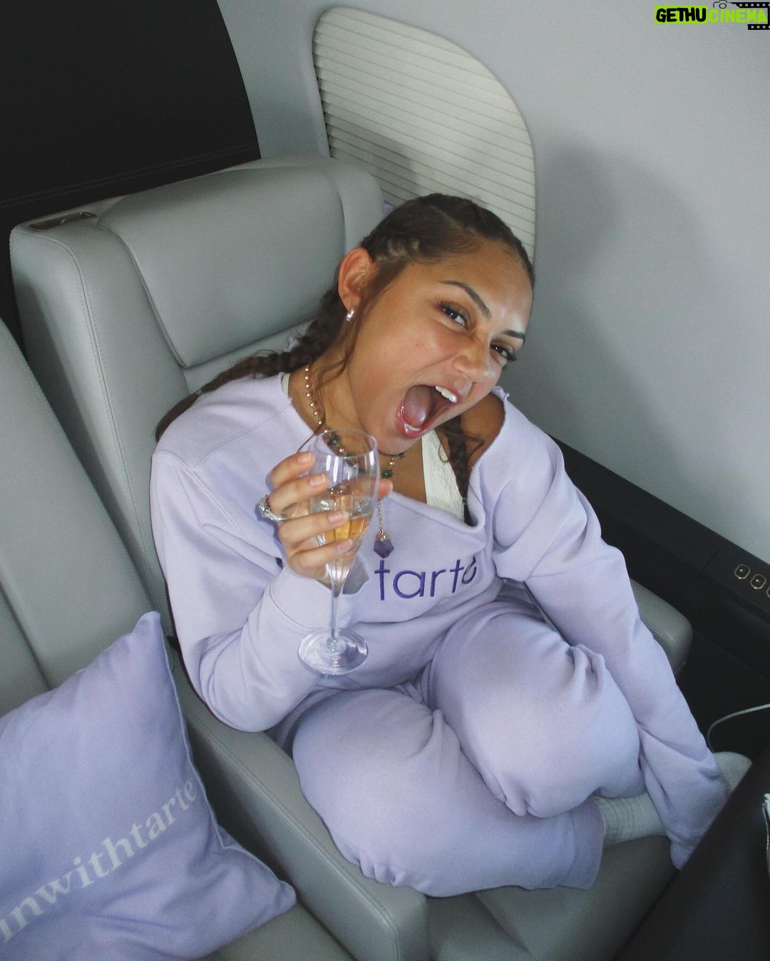 Avani Instagram - gonna be blessing ur feeds for the next 4 days đĨđī¸đŠī¸đ