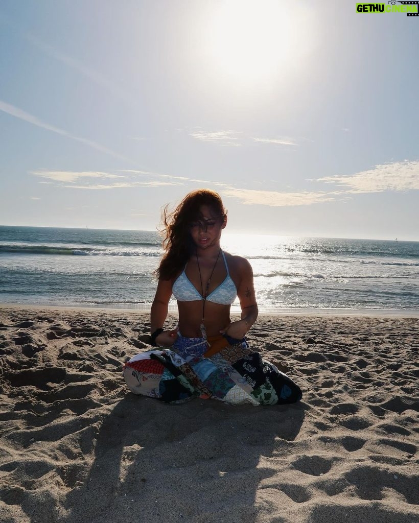 Avani Instagram - beach bum 🏝️☀️👙🐚