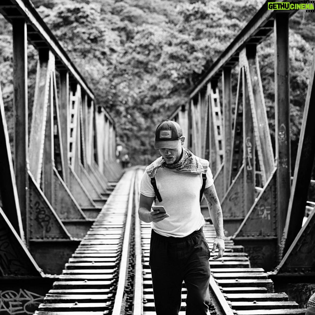 Avicii Instagram - Im on a bridge 🎢