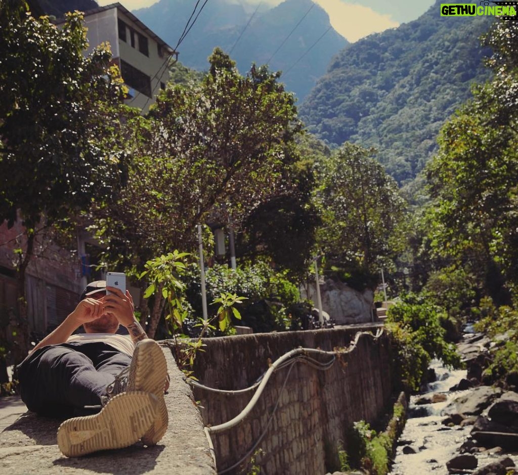 Avicii Instagram - Chillaxin 🤙 Where's your favourite chill spot?