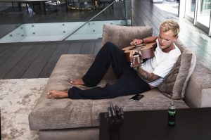 Avicii Instagram - "I will however never let go of music – I will continue to speak to my fans through it." I will never stop making music. My new EP is out NOW! ❤️🎵👊
Listen to it on @spotify link in bio. #avicii2017