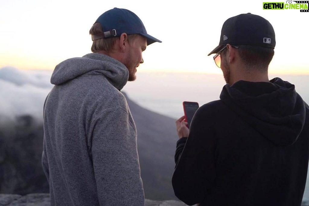 Avicii Instagram - Funny how a screen can draw more attention than one of the seven wonders of the world. Remember to look up 👆 Table Mountain National Park