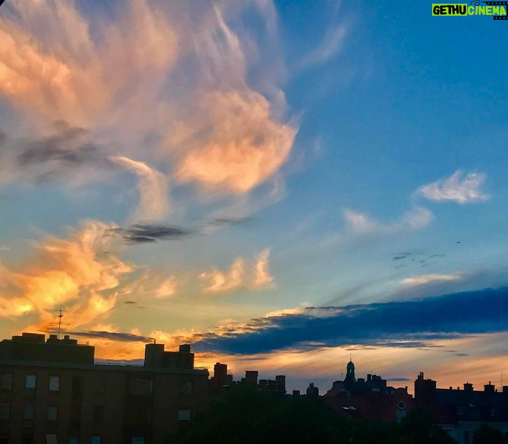 Avicii Instagram - Stockholm skies delivers again👏