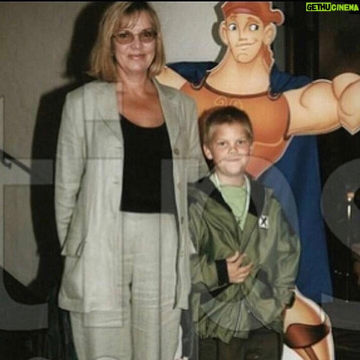 Avicii Instagram - Mom and Hercules ❤