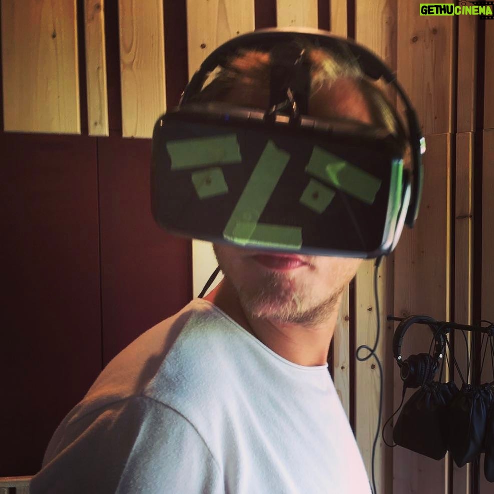 Avicii Instagram - I am Virtual Man.