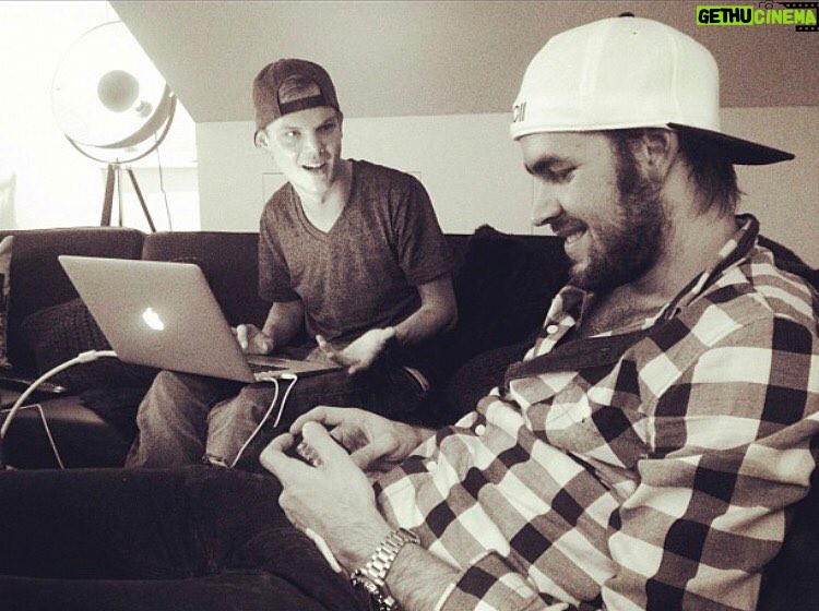 Avicii Instagram - Guess how old this pic is 🙃