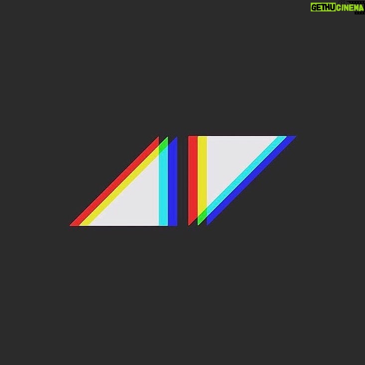 Avicii - 137.4K Likes - Just found this...trippyy!😵
