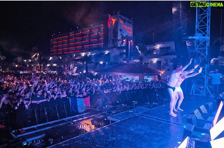 Avicii Instagram - These are my brothers and rolemodels at my last show. I ❤️ them 🙃