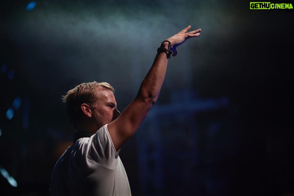 Avicii Instagram - Thank you all my amazing fans for this sundays show. This upcoming weekend is the last chance to see "the hand" doing it's thing 😄