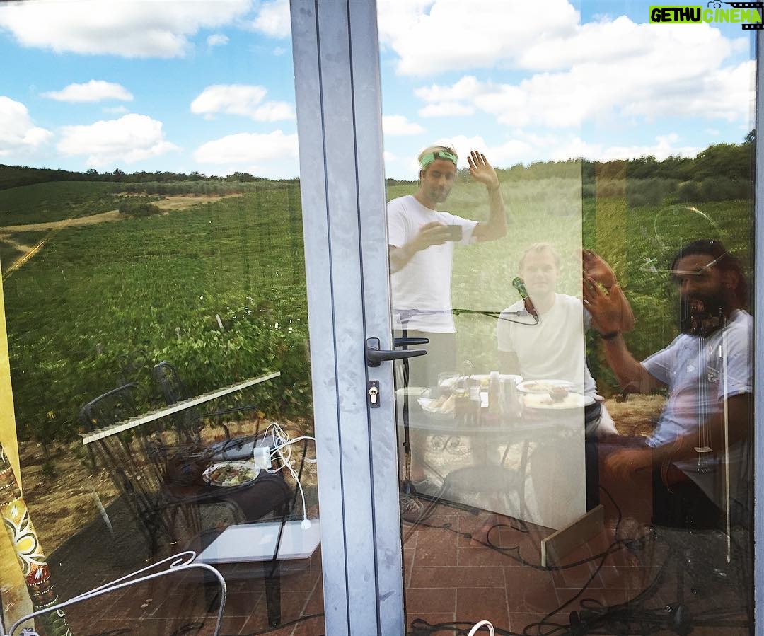 Avicii Instagram - Studiobreak 🌞🎤🎹🎶 Tuscany Countryside