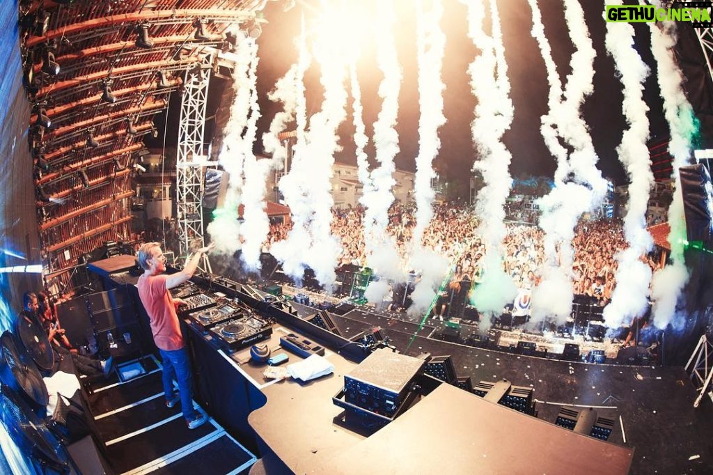 Avicii Instagram - Another great weekend at Ushuaia! Only 3 more shows to go at my residency!!