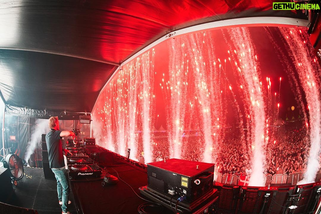 Avicii Instagram - Tack Malmö för ett magiskt sista gig i Sverige!