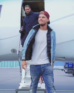 Avicii Instagram - Caption this 😄 see you soon Estonia! 🖖🏻