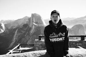 Avicii Instagram - Woke up before the sun to see the sun wake up 👍🌞😴🏞