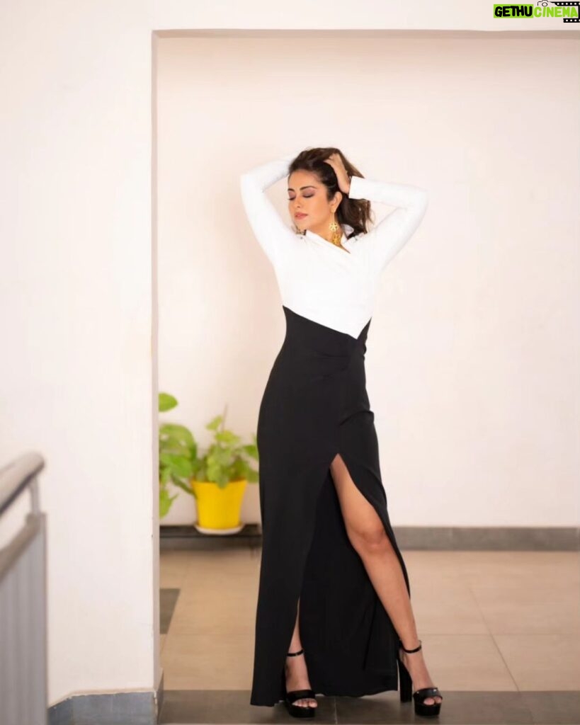 Avika Gor Instagram - Black, White & everything right 🖤🤍 Photography @sudhakar.bichali Stylist @soigne_official_ Outfit @papzclothing Earrings @aadiraabyaarushi