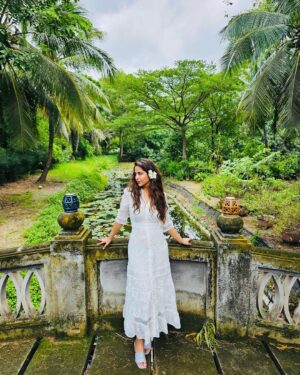 Avika Gor Instagram - @milindchandwani showing off his photography skills 💚

Which one did you like? 
I’m obsessed with the last one🥰

#Vietnam #avikagor