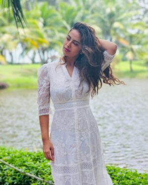 Avika Gor Instagram - @milindchandwani showing off his photography skills 💚

Which one did you like? 
I’m obsessed with the last one🥰

#Vietnam #avikagor