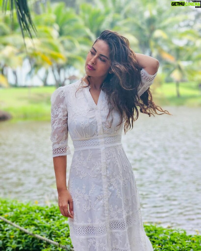 Avika Gor Instagram - @milindchandwani showing off his photography skills 💚 Which one did you like? I’m obsessed with the last one🥰 #Vietnam #avikagor