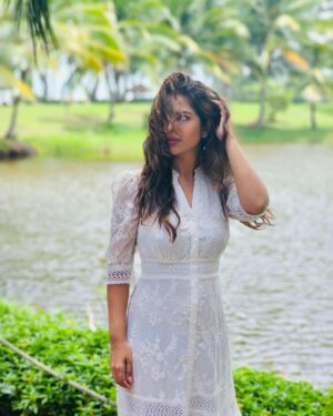 Avika Gor Instagram - @milindchandwani showing off his photography skills 💚

Which one did you like? 
I’m obsessed with the last one🥰

#Vietnam #avikagor
