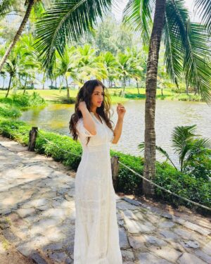 Avika Gor Instagram - @milindchandwani showing off his photography skills 💚

Which one did you like? 
I’m obsessed with the last one🥰

#Vietnam #avikagor