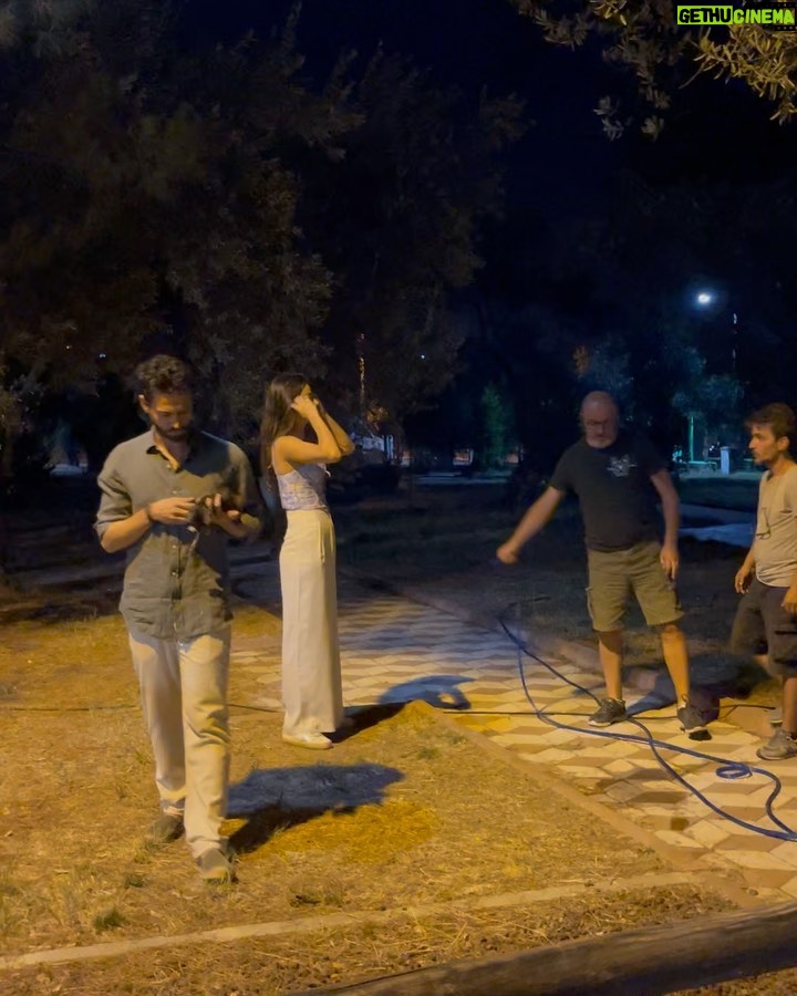 Ayça Ayşin Turan Instagram - Yaa ben aşırı heyecanlıyımm… hemen yarın olsunn 🎊 Filmden önce, (tabii ki spoiler vermeden) setten bir kaç an sizlere… hazırsanız buyrun 😋 10’uncu posta dikkat 😅 @ekocofficial @muratsaracoglu @evrenkarabyk @armanguvenc @netflixturkiye ♥️