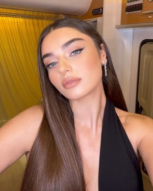 Ayça Ayşin Turan Instagram - 🖤