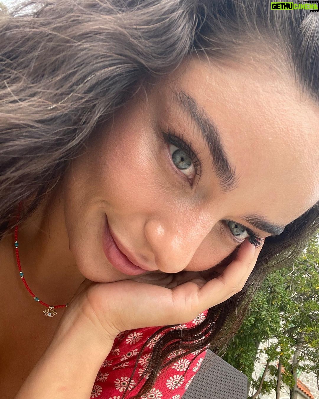 Ayça Ayşin Turan Instagram - Sevda ben bu arada 🍇❤️