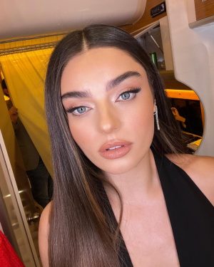 Ayça Ayşin Turan Instagram - 🖤