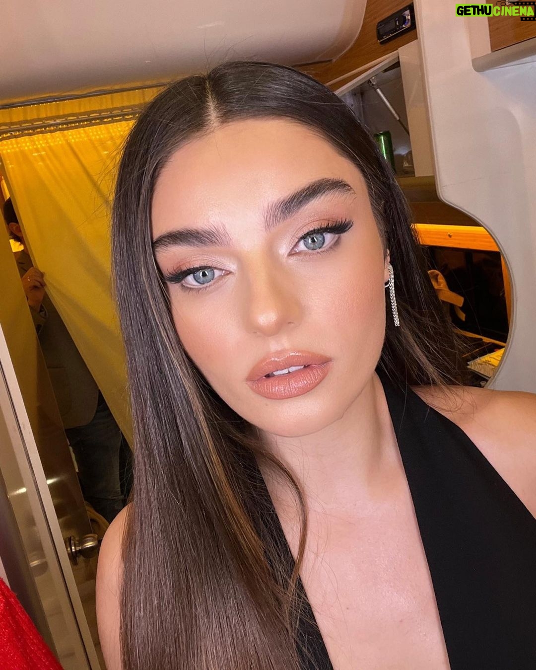Ayça Ayşin Turan - 1 Million Likes - 🖤