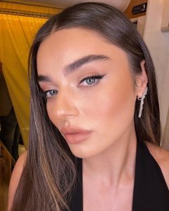 Ayça Ayşin Turan Instagram - 🖤