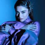 Ayça Ayşin Turan Instagram - 🧚🏻‍♀️ Fotoğraf: @elifdemiralpp Fotoğraf asistanı: @tarcan.tan Styling: @kayaefk Prodüksiyon: @betulkilickayaa Make up: @aynnur Sac: @mutluahmet.sinan