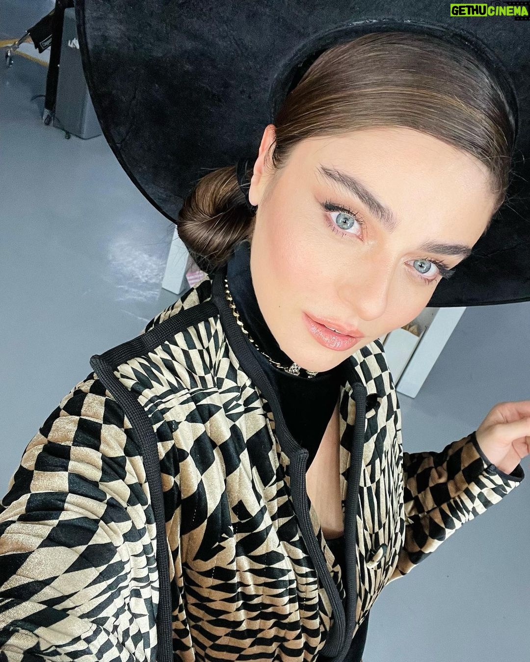 Ayça Ayşin Turan Instagram - Bu da benden 🤭💙
