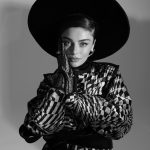 Ayça Ayşin Turan Instagram - Ne güzel bi çekimdi😍🤍 Fotoğraf: @elifdemiralpp Fotoğraf asistanı: @tarcan.tan Styling: @kayaefk Prodüksiyon: @betulkilickayaa Make up: @aynnur Sac: @mutluahmet.sinan @gozdeyilmaz @simgebirben 🚀🤟🏻❤️
