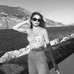 Ayça Ayşin Turan Instagram - Sahra’nın da olmasın mıydı bi siyah beyaz postu 🤫🫠🖤 İyi pazarlar 🌸🤓 #Senİnandır 🎬🍿