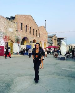 Ayça Ayşin Turan Instagram - Henüz görmeyenler, hemen 👉🏻 #comtemporaryartist ye 🫠🤓