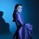 Ayça Ayşin Turan Instagram - 🧚🏻‍♀️ Fotoğraf: @elifdemiralpp Fotoğraf asistanı: @tarcan.tan Styling: @kayaefk Prodüksiyon: @betulkilickayaa Make up: @aynnur Sac: @mutluahmet.sinan