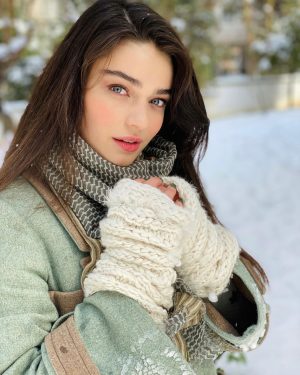 Ayça Ayşin Turan Instagram - Tamam  bunlar şimdilik son😋🤓💞🌸