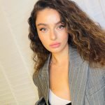 Ayça Ayşin Turan Instagram – Sonunda siyah beyazdan vazgeçmişimdir 🤭👉🏻🤫