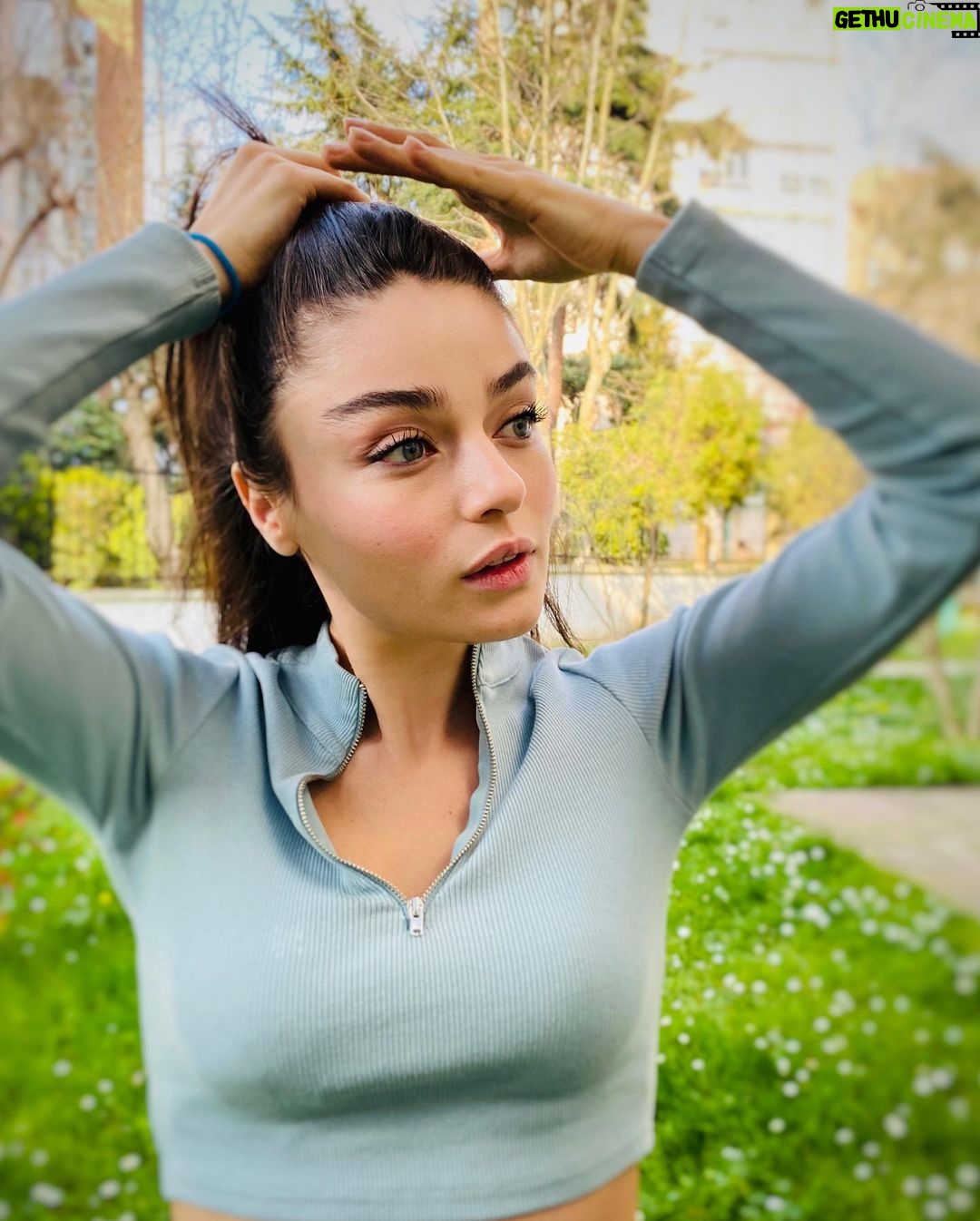 Ayça Ayşin Turan - 695.3K Likes - Selam cınımmm 🐰