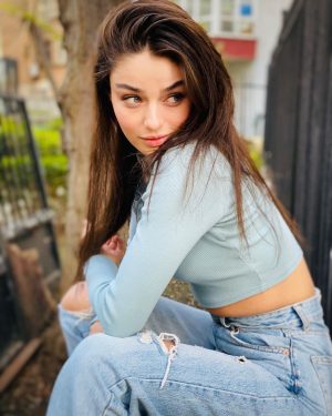 Ayça Ayşin Turan Instagram - Selam cınımmm 🐰