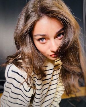 Ayça Ayşin Turan Instagram - Biten günün ardından 🙇🏻‍♀️😴